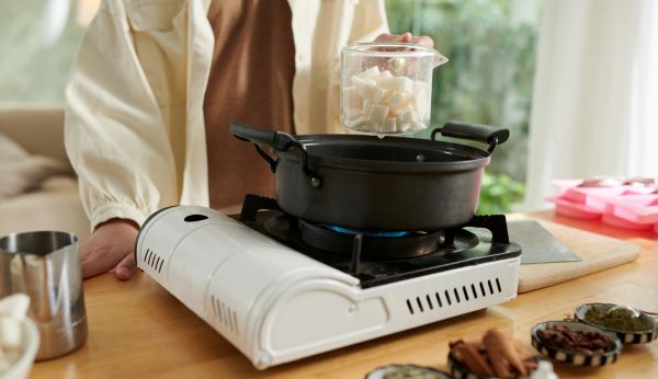 Jak prawidłowo rozpuścić bazę mydlaną – kąpiel wodna czy mikrofala?