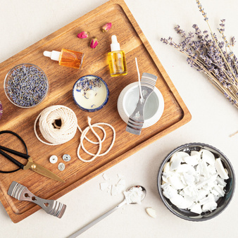 Wosk sojowy ekologiczny do produkcji świec zalewanych POLSKI Original ABI 157 – 1 kg 