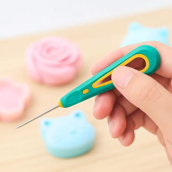 Szpikulec z igłą z otworem stożkowym do przebijania form silikonowych